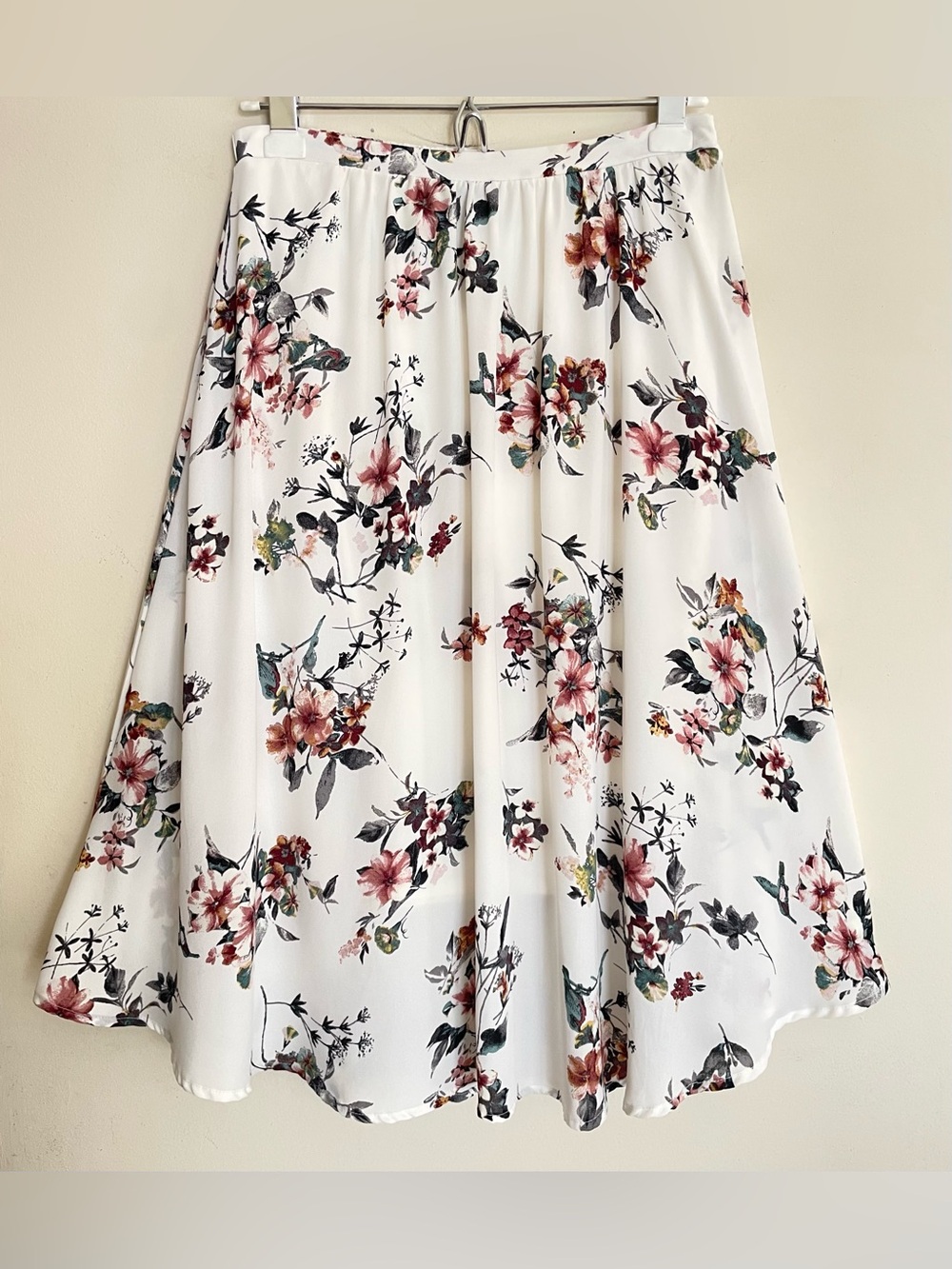 Bobeau White Floral Chiffon Midi Skirt